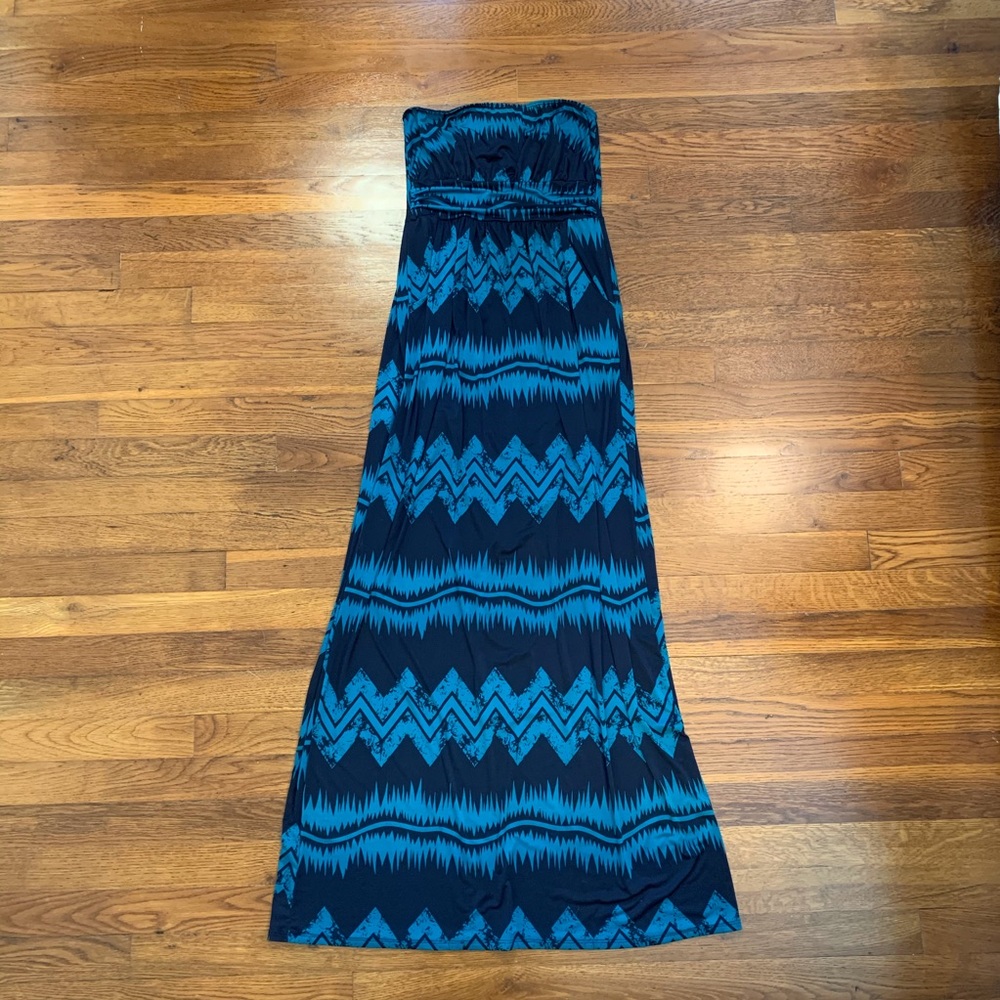 Loila-Maxi Dress. Aztec Print. Small